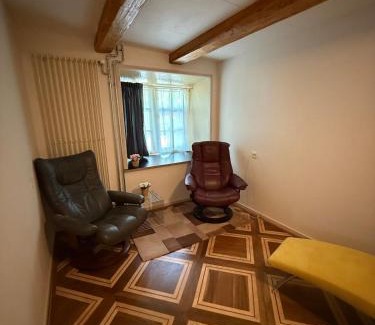 Luchsingen House | Cosy stay near stunning sights, located on main street