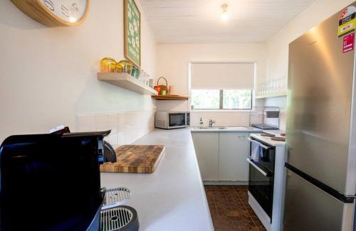 Point Lookout House | Cosy Straddie cottage + sleeps 6 + close to beach
