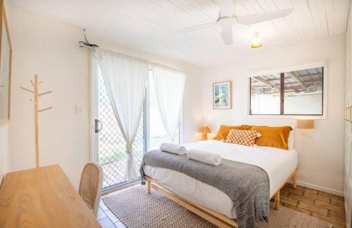 Point Lookout House | Cosy Straddie cottage + sleeps 6 + close to beach