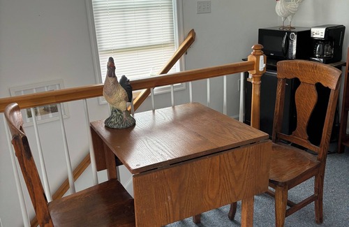 Fentress Apartment | Cosy studio apartment over garage. Half hour from VB - 1 hour from Outerbanks