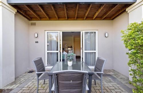 Halls Head Apartment | Cosy Studio- Courtyard- Central-pool