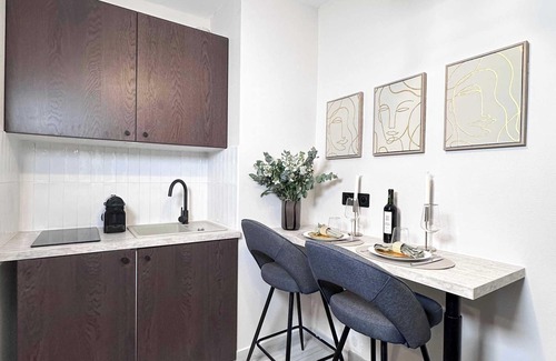 Plaisance Apartment | Cosy studio for 3, Metro and attractions nearby
