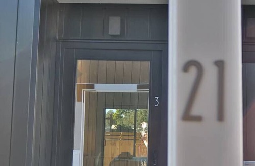 Henderson House | Cosy Studio in Awaroa Road