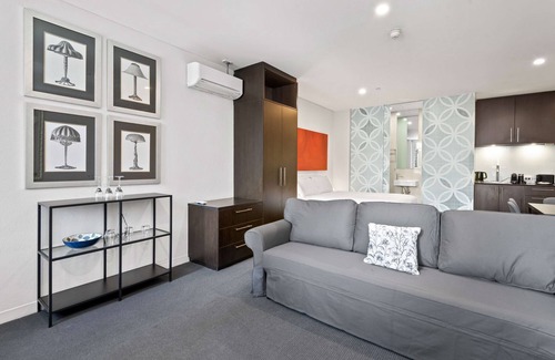 Melbourne Central Business District Apartment | Cosy Studio in the City Centre