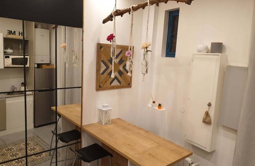 Sevran Apartment | Cosy Studio on the Canal "Near train station & CDG - Paris - Parc des Expos".
