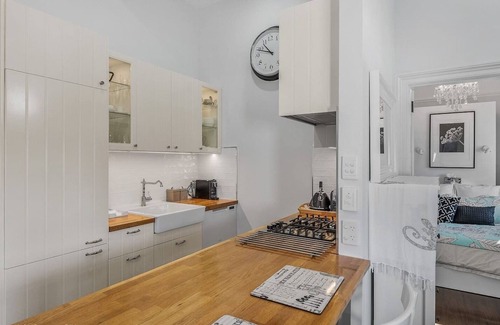 Hobart Central Business District Cottage | Cosy Studio, "The Maid" easy walking to City