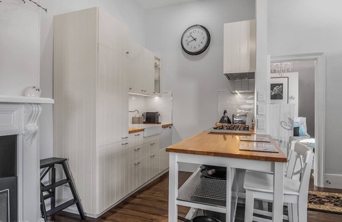 Hobart Central Business District Cottage | Cosy Studio, "The Maid" easy walking to City