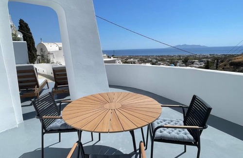 Episkopi Gonias House | Cosy suite with heated jacuzzi and view