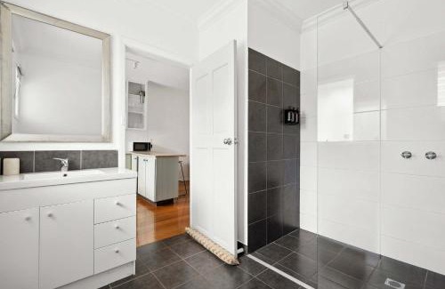 Geelong West House | Cosy Townhouse in the Heart of Geelong West