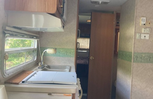 Woodbury House | Cosy Trailer in a Private Delightful Location on a 175 Acre Art Farm in TN
