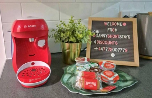 Birmingham Apartment | Cosy Twin w/Balcony and Parking near Utilita Arena, ICC HS2 JLR and NEC