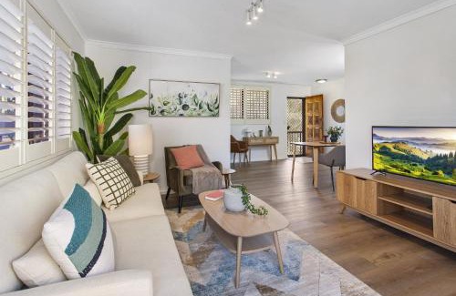 New Farm Apartment | Cosy Unit with Parking near New Farm Park & River