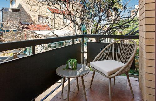 New Farm Apartment | Cosy Unit with Parking near New Farm Park & River