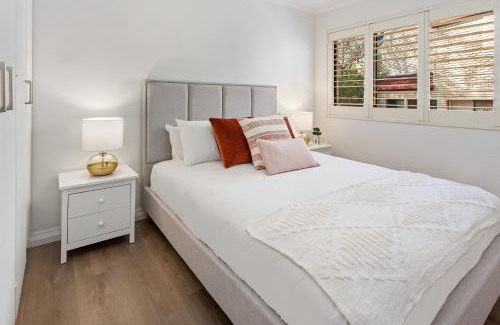 New Farm Apartment | Cosy Unit with Parking near New Farm Park & River