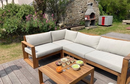 Saint-Mathieu House | Cosy waterfront house sleeps 4, beach at end of garden
