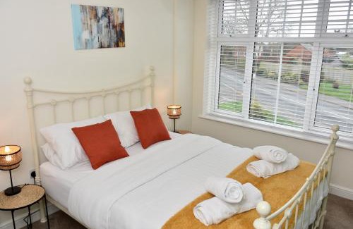 Longford House | Cosy yet spacious, 3BR, Parking, Village Location