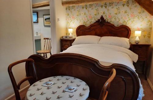 Luckington Bed & Breakfast | Cotswold Cottage B&B - 5 Minutes Walk to Village Pub