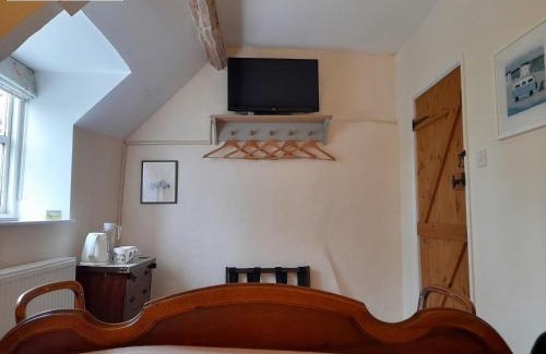 Luckington Bed & Breakfast | Cotswold Cottage B&B - 5 Minutes Walk to Village Pub