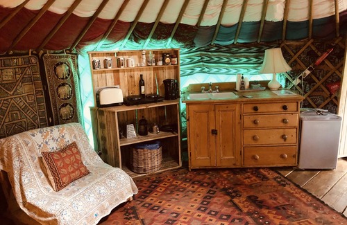 Whichford Cabin | Cotswolds Camping at Holycombe