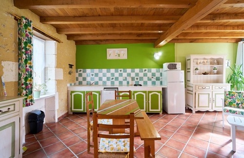 Saint-Sulpice-de-Roumagnac House | Cottage "L'Atelier" with Shared Pool, Private Terrace, and Wi-Fi