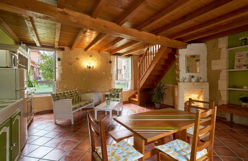 Saint-Sulpice-de-Roumagnac House | Cottage "L'Atelier" with Shared Pool, Private Terrace, and Wi-Fi