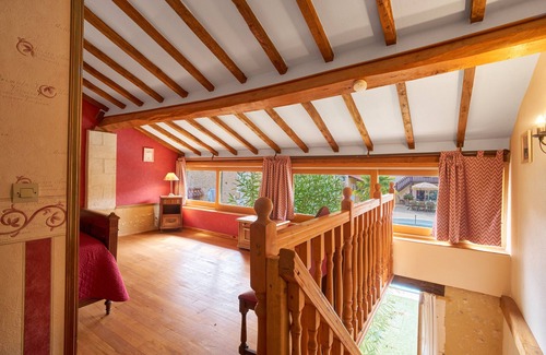 Saint-Sulpice-de-Roumagnac House | Cottage "L'Atelier" with Shared Pool, Private Terrace, and Wi-Fi