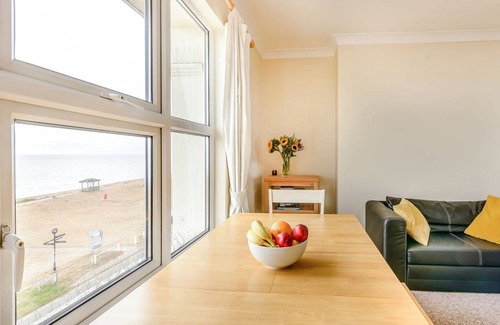 Littlestone-on-Sea Cottage | Cottage ∙ 2 bedrooms ∙ 4 guests