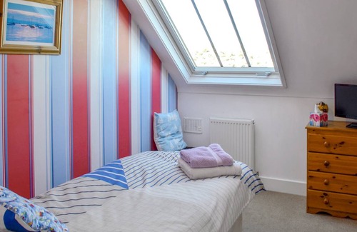 West Bay Cottage | Cottage ∙ 2 bedrooms ∙ 3 guests