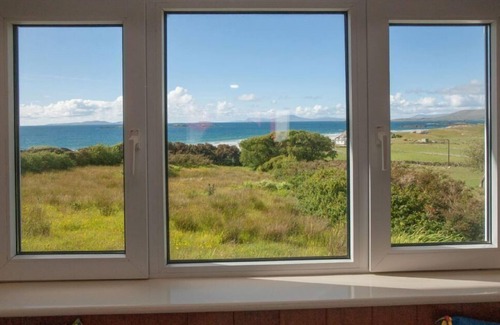 Glassillaun Cottage | Cottage 202 - Renvyle - sleeps 8 guests in 3 bedrooms