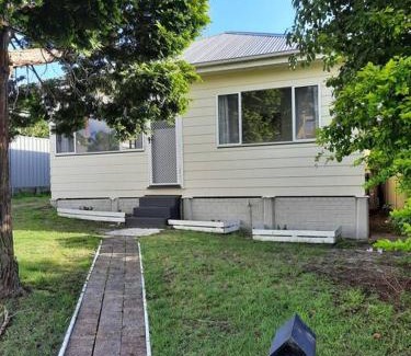 Nelson Bay Apartment | Cottage 3mn walk CBD/Marina. Wifi,AC, pet-friendly