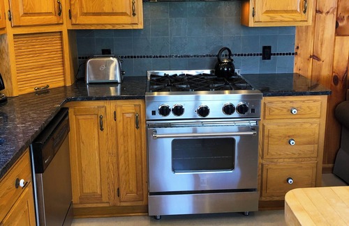 Lake George Cottage | Cottage at Takundewide on Lake George - small community w/amenities and a Dock