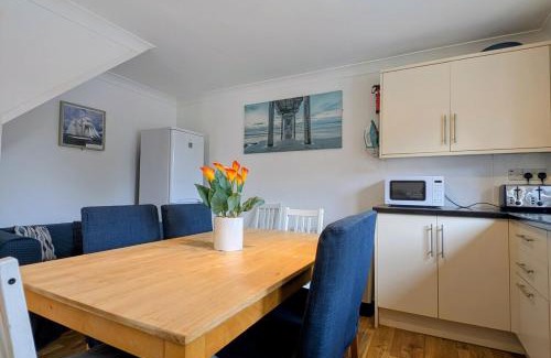 Portsmouth House | Cottage by historical dockyard