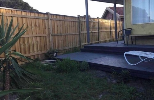 Capel Sound Cottage | Cottage by the Sea -Quick response 24/7