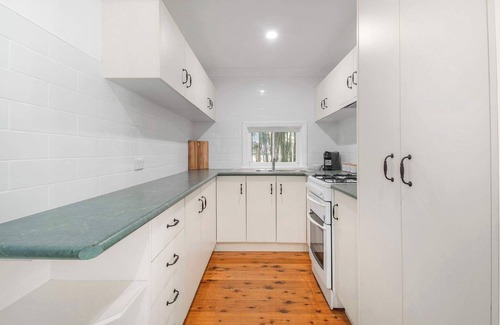 Wagga Wagga House | Cottage Charm on Travers - Pet Friendly, CBD Location