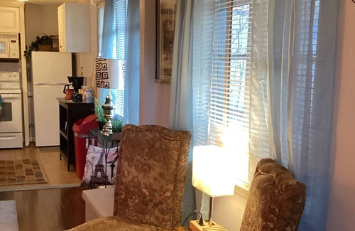 Herron Morton Cottage | Cottage Charmer 7 Mins to Downtown! One Level Living / No Stairs!