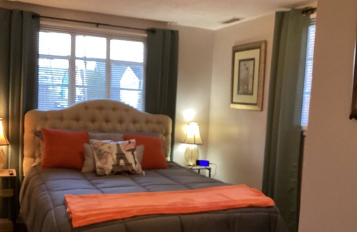 Herron Morton Cottage | Cottage Charmer 7 Mins to Downtown! One Level Living / No Stairs!
