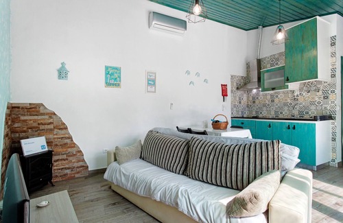 Nadadouro Cottage | Cottage 'Country House - Lagoa De Óbidos' with Private Terrace, Wi-Fi and Air Conditioning