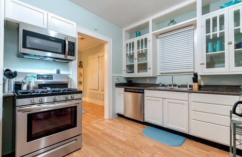 Galveston Cottage | Cottage Dreams-Near beach,conv. cntr,cruise,strand
