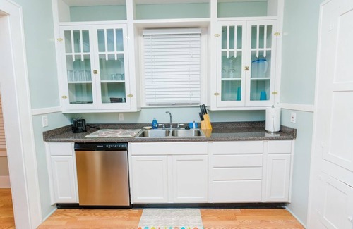Galveston Cottage | Cottage Dreams-Near beach,conv. cntr,cruise,strand