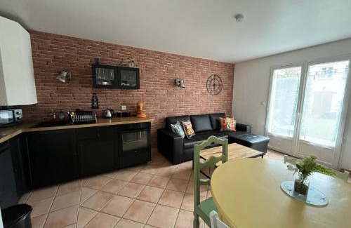 Ardon House | Cottage en duplex meublé au calme proche Orleans