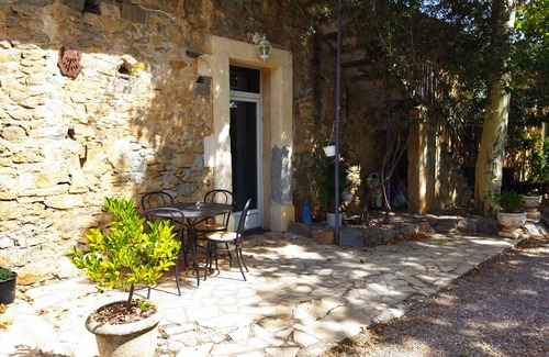 Le Somail Apartment | Cottage for 2 people, ideally located just 100 meters from the Canal du Midi