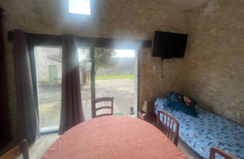 Saint-Amans-de-Pellagal Cottage | Cottage 'Chez Mémé Coucou 1 Chambre Dortoir' with Shared Terrace, Garden and Wi-Fi