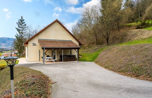 Rupt-sur-Moselle Cottage | Cottage 'Gîte Sanglier' with Shared Terrace, Wi-Fi and Air Conditioning