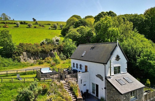 Eglwysbach Cottage | Cottage in Conwy with Hot Tub & Mountain Views