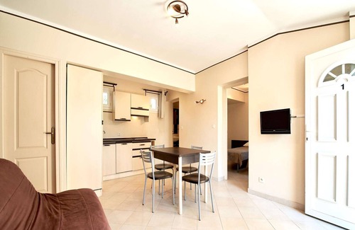 Sari-Solenzara House | Cottage in Corsica with Garden Terrace