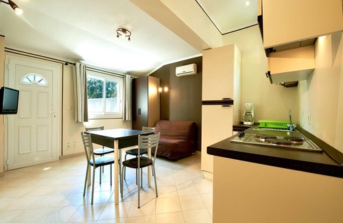 Sari-Solenzara House | Cottage in Corsica with Garden Terrace