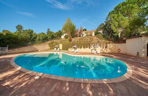 Sari-Solenzara House | Cottage in Corsica with Garden Terrace