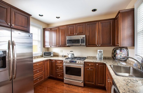 Yachting Village House | Cottage in Heart of Downtown Newport