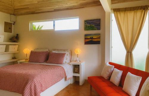 Escobal House | Cottage in Magic Mountain Views