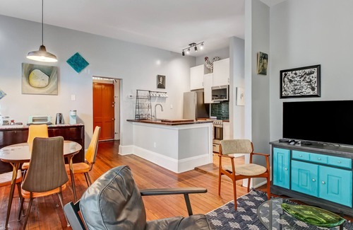 Thomas Square Cottage | Cottage in Thomas Square, Heated Pool Access